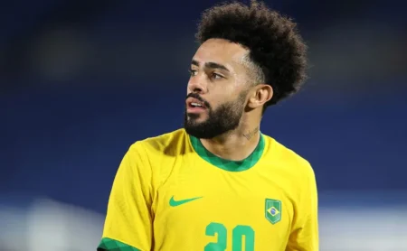 Claudinho reencontra o bom momento no Al-Sadd após rumores com o Santos