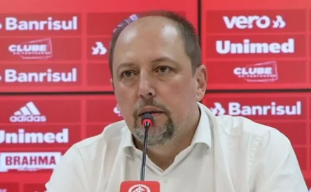 Clube internacional restringe contratações, foca em brasileiros e redefine alvos