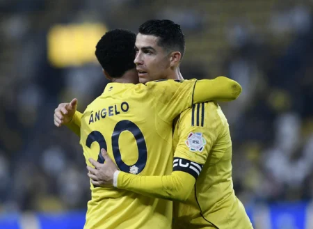 Com dois gols de Cristiano Ronaldo, Al-Nassr goleia Al-Hazem e lidera a Liga Saudita Com dois gols de Cristiano Ronaldo, Al-Nassr goleia Al-Hazem e lidera a Liga Saudita