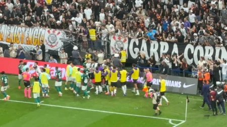 Confusão entre Corinthians e Palmeiras após comemoração de gol de Flaco López
