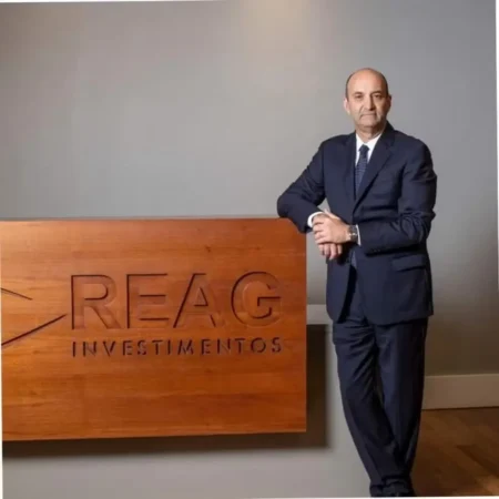 Conselheiro do Palmeiras se licencia em investigação de empresa ligada ao caso Master