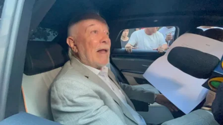 Conselho Consultivo do São Paulo FC se reúne após vazamento de áudio e promete reduzir cortesias para shows Conselho Consultivo do São Paulo FC se reúne após vazamento de áudio e promete reduzir cortesias para shows