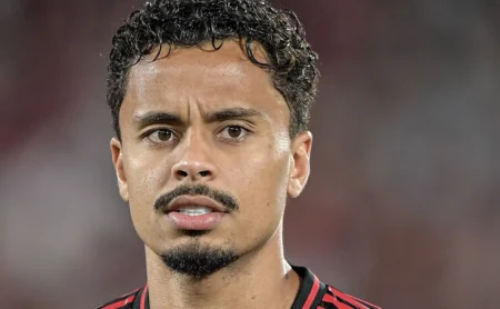 Corinthians mantém interesse em Allan e estuda nova proposta ao Flamengo