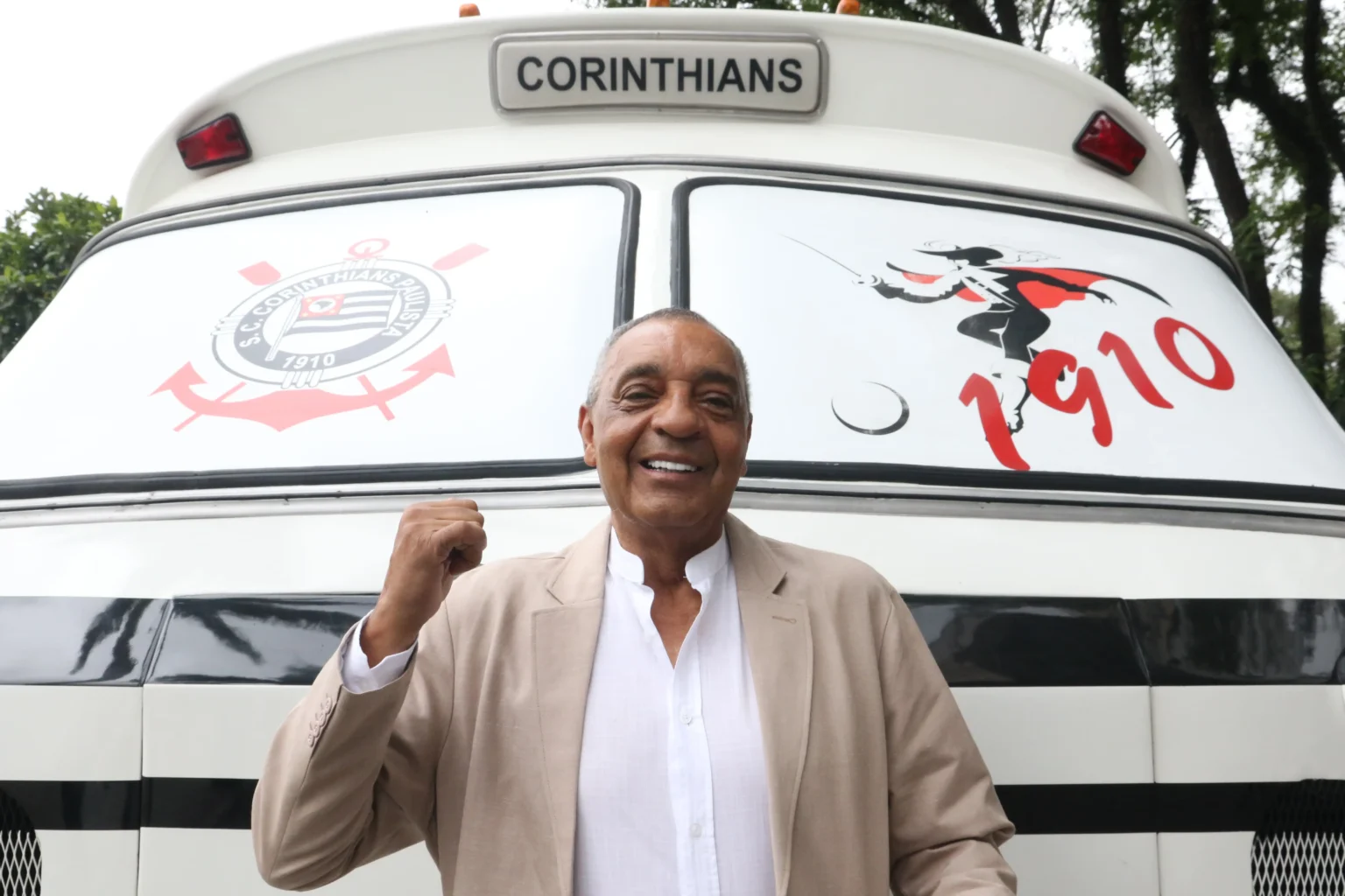 Corinthians prepara homenagem a Basílio em Itaquera pelos 77 anos do ídolo