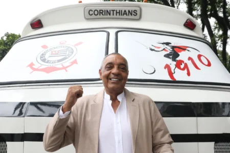 Corinthians prepara homenagem a Basílio em Itaquera pelos 77 anos do ídolo