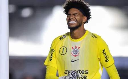 Corinthians atento ao interesse do Milan em Hugo Souza e acompanha o cenário para futuras janelas.