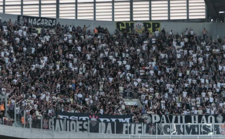 Corinthians esgota ingressos para jogo contra Athletico-PR na Arena da Baixada, mesmo com público limitado. Corinthians esgota ingressos para jogo contra Athletico-PR na Arena da Baixada, mesmo com público limitado.