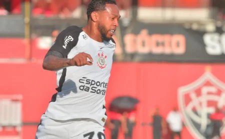 Corinthians rescinde contrato com José Martínez após polêmica e lesão no LCA, economizando R$ 7,4 milhões