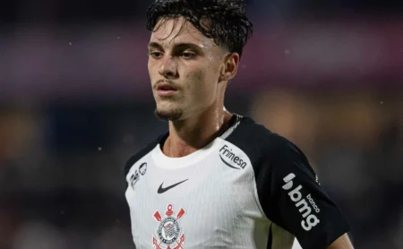 Corinthians pode receber até R$ 368 milhões com as vendas de Breno Bidon e André, informa Jorge Nicola