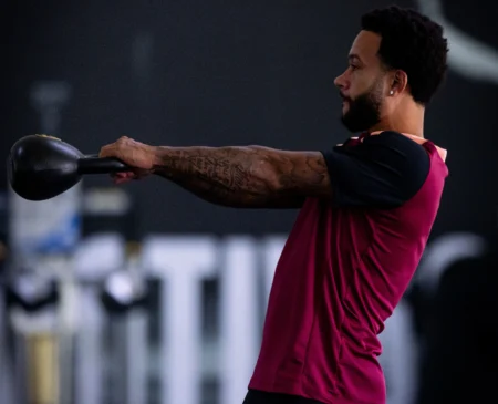 Corinthians monitora condição física de Memphis Depay para Libertadores e Copa do Brasil