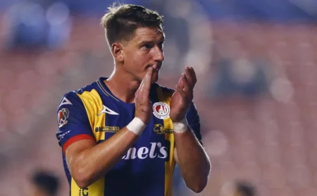 Corinthians busca centroavante veloz e desiste de Andrés Vombergar