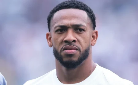 Corinthians oficializa a rescisão com José Martínez e encerra vínculo com o volante