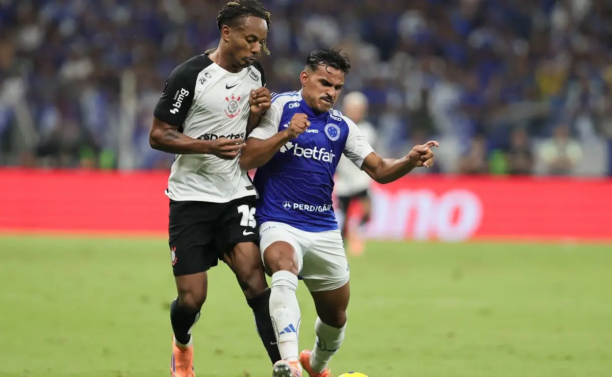 Corinthians e Cruzeiro se reencontram após a semifinal da Copa do Brasil em cenário distinto. Corinthians e Cruzeiro se reencontram após a semifinal da Copa do Brasil em cenário distinto.