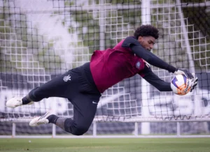 Corinthians rejeita oferta de R$ 61,6 milhões do Besiktas por Hugo Souza