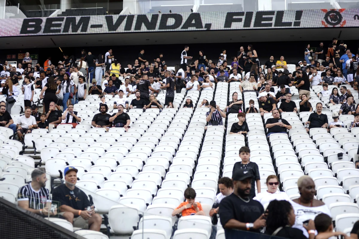 Corinthians dobra pontuação para sócios-torcedores no estádio e oferece cashback