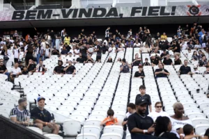Corinthians dobra pontuação para sócios-torcedores no estádio e oferece cashback