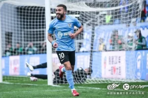 Corinthians negocia com Zakaria Labyad, meia marroquino ex-companheiro de Memphis no PSV