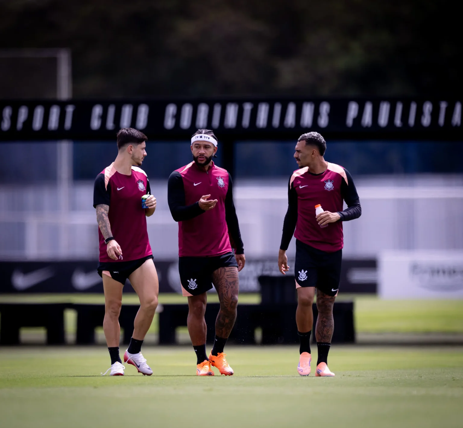 Corinthians busca manter domínio no clássico com time completo pela primeira vez