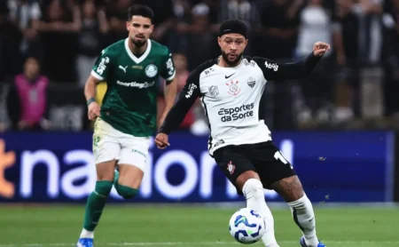 Corinthians e Palmeiras se enfrentam na Arena, com o Timão invicto há quase quatro anos.