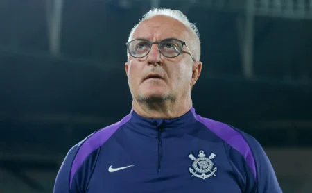 Corinthians perde o Derby e Dorival cobra reforços após atuações de Angileri e Labyad: “Quero mais três ou quatro” Corinthians perde o Derby e Dorival cobra reforços após atuações de Angileri e Labyad: “Quero mais três ou quatro”