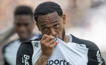 Corinthians decide punir José Martínez e veta pagamento de salário de janeiro, informa Samir Carvalho