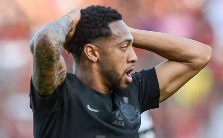 Corinthians e Santos: negociação por José Martínez cancelada devido a lesão no joelho Corinthians e Santos: negociação por José Martínez cancelada devido a lesão no joelho