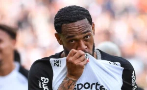 Corinthians deve rescindir contrato de José Martínez, informa PVC