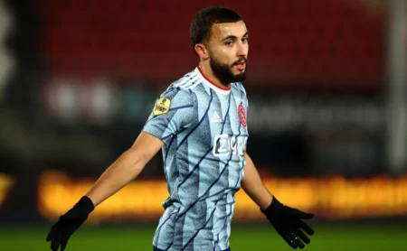 Corinthians avalia Labyad com cautela, mas enxerga contratação como boa oportunidade.