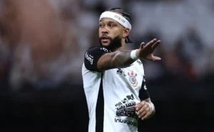 Corinthians atento ao interesse do Shabab Al Ahli em Memphis Depay e prepara nova rodada de negociações