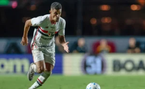 Corinthians buscou Lucas Ramon antes do São Paulo, mas negociação não avançou e lateral foi ao rival