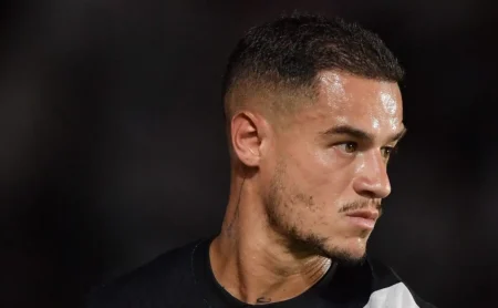 Coutinho recebe consultas de Santos e Internacional após deixar o Vasco e futuro é incerto Coutinho recebe consultas de Santos e Internacional após deixar o Vasco e futuro é incerto