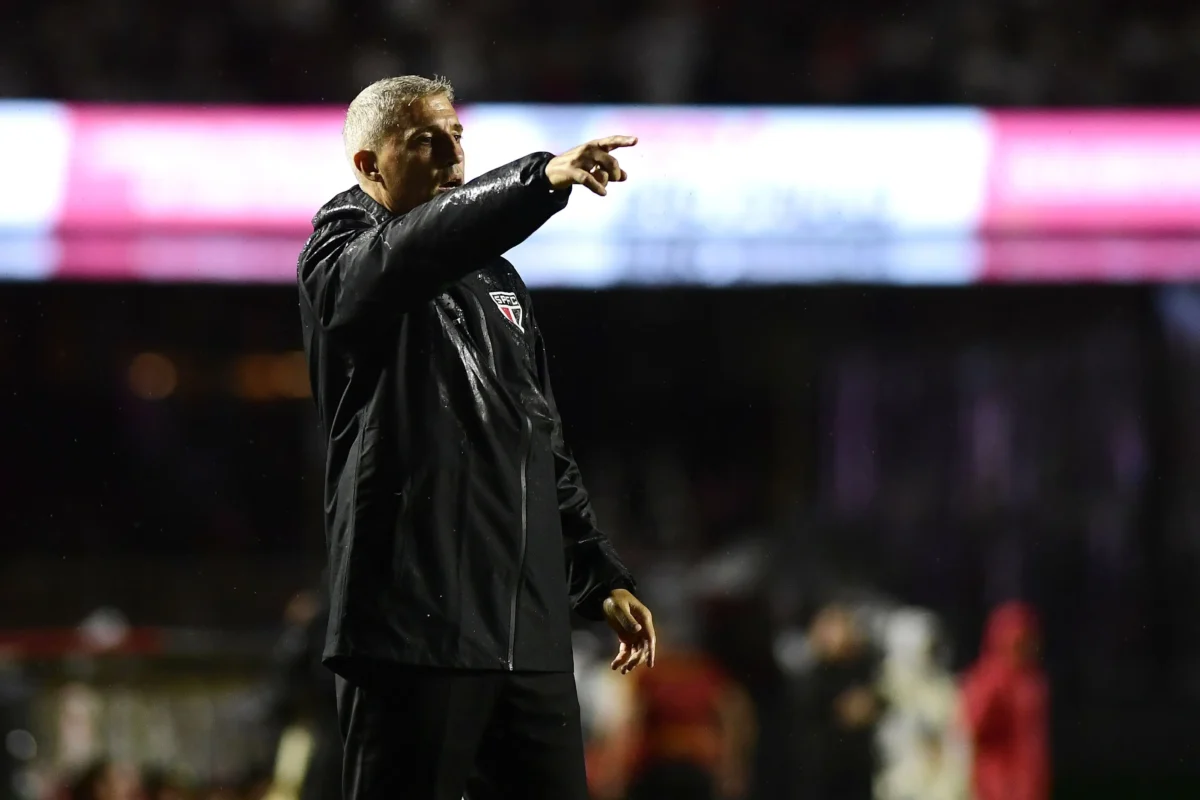 Crespo exalta resiliência do São Paulo na virada no Morumbi: "Bonito, mas sofrido"