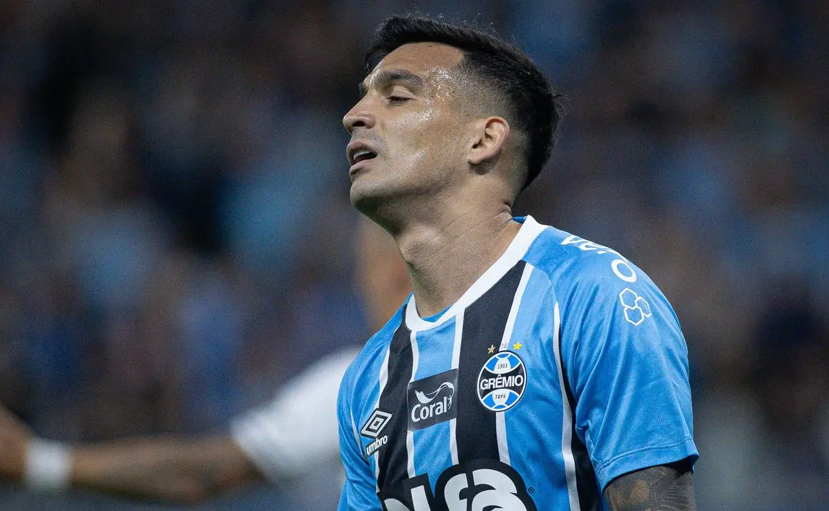 Cristaldo não desejava deixar o Grêmio e mudou de ideia após perder espaço com Luís Castro