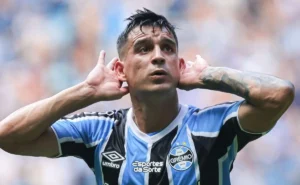 Cristaldo fora de negociação: empresário garante permanência no Grêmio