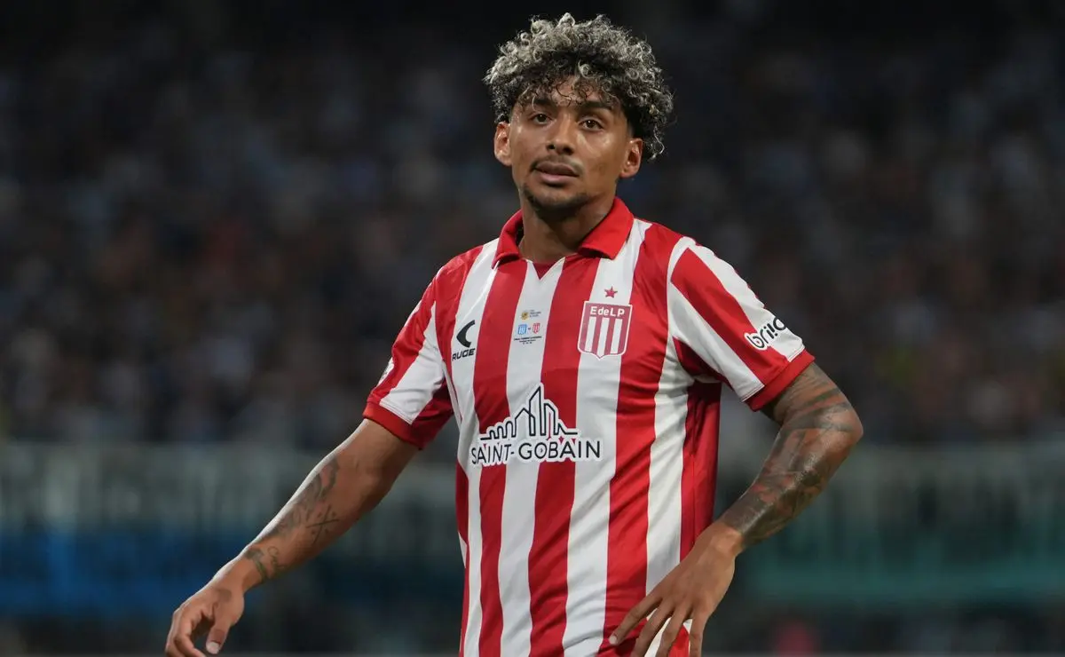 Cristian Medina chega ao Rio de Janeiro para se apresentar ao Botafogo neste domingo. Cristian Medina chega ao Rio de Janeiro para se apresentar ao Botafogo neste domingo.