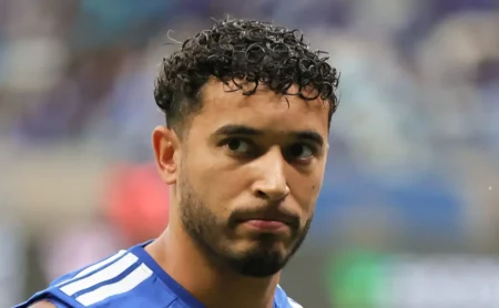 Cruzeiro critica expulsão controversa de William em empate com o Corinthians