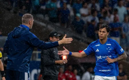 Cruzeiro derrota o América-MG por 2 a 0 e Kaio Jorge diminui a pressão sobre Tite em atuação artilheira
