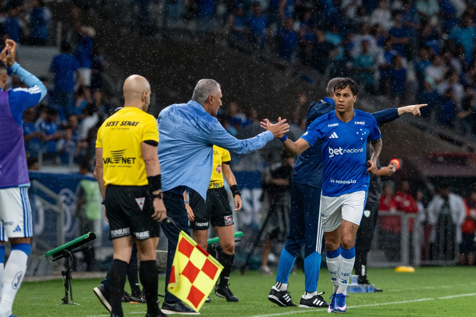 Cruzeiro diminui pressão sobre Tite e lidera campanha no Campeonato Mineiro