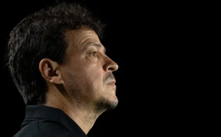 Cruzeiro perde reforço e Vasco avança por Cuiabano devido a Fernando Diniz