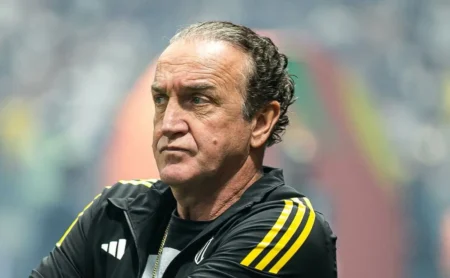 Cuca reforça sua posição no Santos após novo tropeço do time no Brasileirão