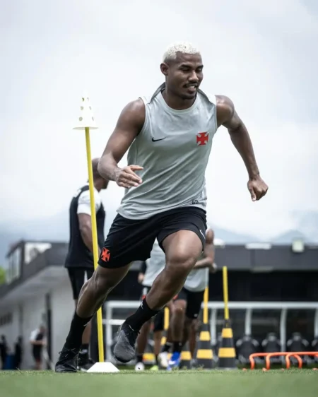 Cuiabano aprimora condicionamento físico no Vasco e é improvável que enfrente o Fluminense Cuiabano aprimora condicionamento físico no Vasco e é improvável que enfrente o Fluminense