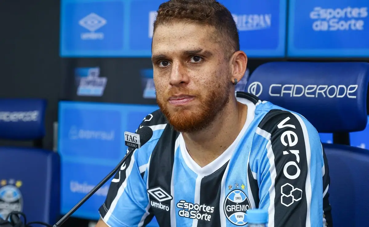 Cuéllar deseja continuar no Grêmio e rejeita proposta do América de Cali, informa jornalista Cuéllar deseja continuar no Grêmio e rejeita proposta do América de Cali, informa jornalista