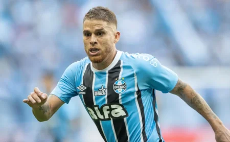 Cuéllar dificulta a saída do Grêmio e causa preocupação na diretoria.