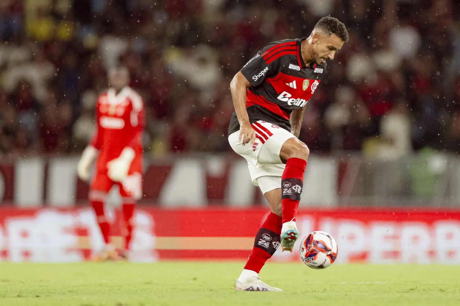 Danilo comenta celebração comedida após vitória do Flamengo: "Não era para festejar"