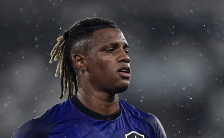 Danilo define futuro e permanece no Botafogo, recusando o Palmeiras.