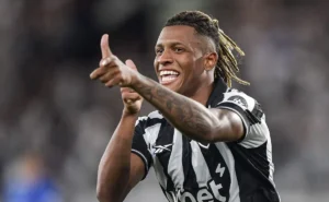 Danilo lidera artilharia do Botafogo e tem melhor início de temporada na carreira
