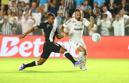 De destaque na Seleção a alvo de críticas no Vasco: PH em má fase em momento decisivo para a Copa De destaque na Seleção a alvo de críticas no Vasco: PH em má fase em momento decisivo para a Copa