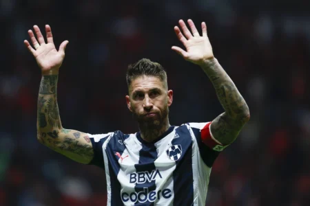 De James Rodríguez a Sergio Ramos: confira jogadores internacionais disponíveis no mercado
