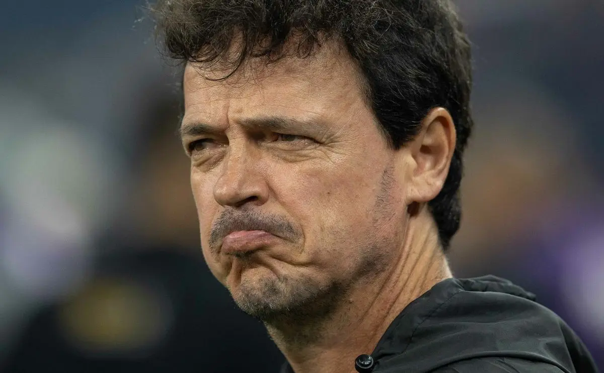 Decisão oficial: Fernando Diniz continua no comando do Vasco contra o Fluminense Decisão oficial: Fernando Diniz continua no comando do Vasco contra o Fluminense