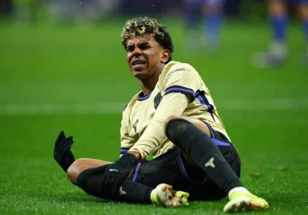 Deco critica VAR e admite superioridade do Barcelona: "Foram muito melhores"